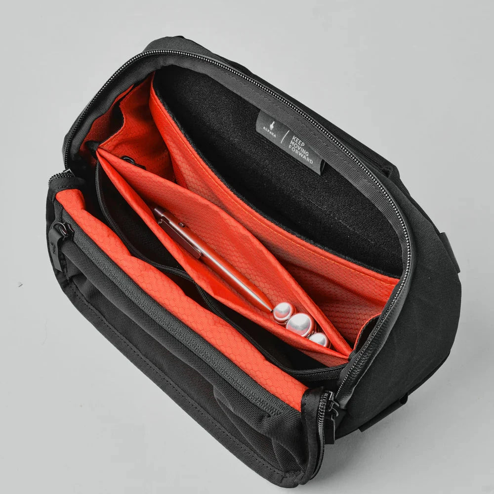 ALPAKA Vertex Pouch 側肩收納包｜採用 Axoflux™ 或 X-Pac® RX36 防風雨材質