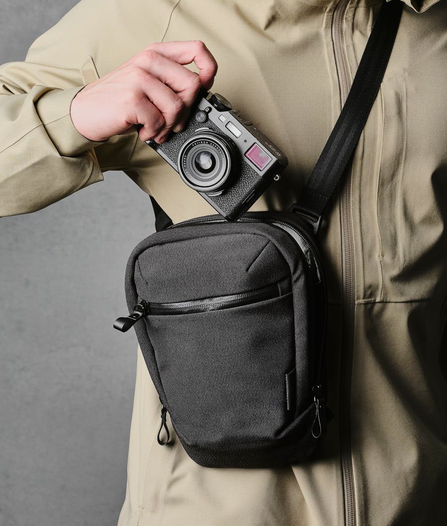 ALPAKA Vertical Sling 迷你側肩包 600D｜採用環保材質製成，耐用且防潑水