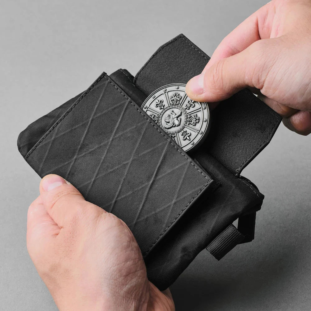 ALPAKA Zip Pouch Coin 零錢收納袋｜採用 X-Pac® VX21 防撕裂防水布料 製作，結合 YKK 防風雨拉鍊
