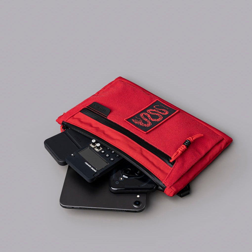 ALPAKA Zip Pouch Max V2｜採用 Axoflux 210D 防撕裂尼龍與防水拉鍊