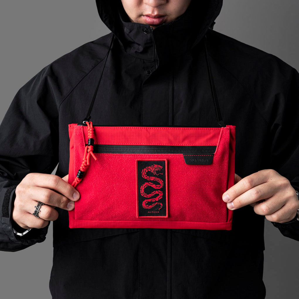ALPAKA Zip Pouch Max V2｜蛇年限量款，輕便 2L 容量設計