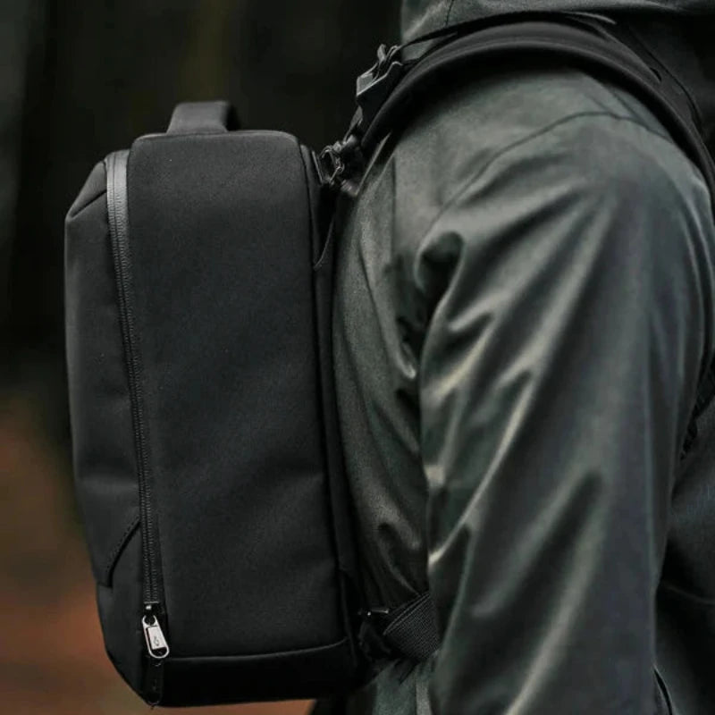 ALPAKA Backpack Harness 背帶配件｜配備舒適襯墊肩帶與磁性胸扣，適合長時間佩戴，提供穩定支撐與靈活攜帶體驗