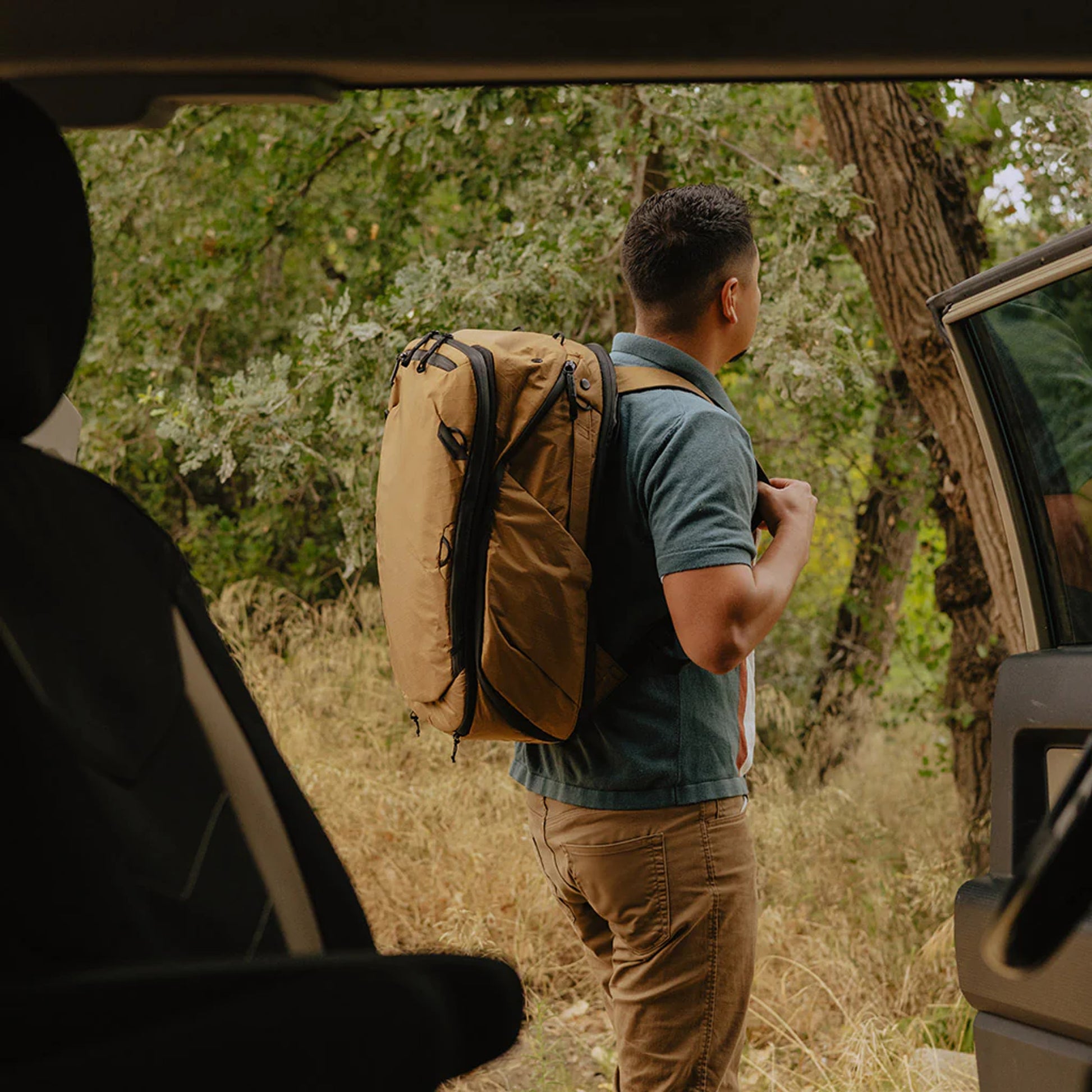 PEAK DESIGN Travel Backpack｜採用 100% 再生防水尼龍帆布，輕便耐用