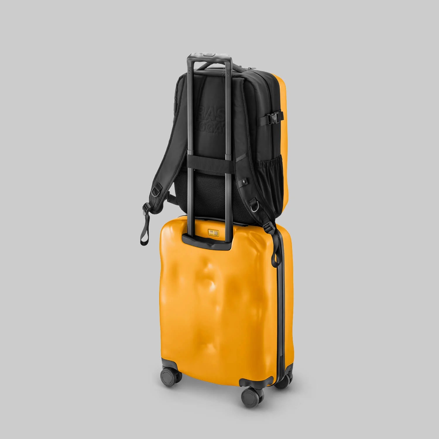 CRASH BAGGAGE Iconic Backpack 背囊｜背包外殼採用硬殼防護設計，兼具時尚與實用性