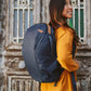 PEAK DESIGN Everyday Backpack Zip V2｜配有人體工學肩帶與透氣背墊，長時間背負亦倍感舒適