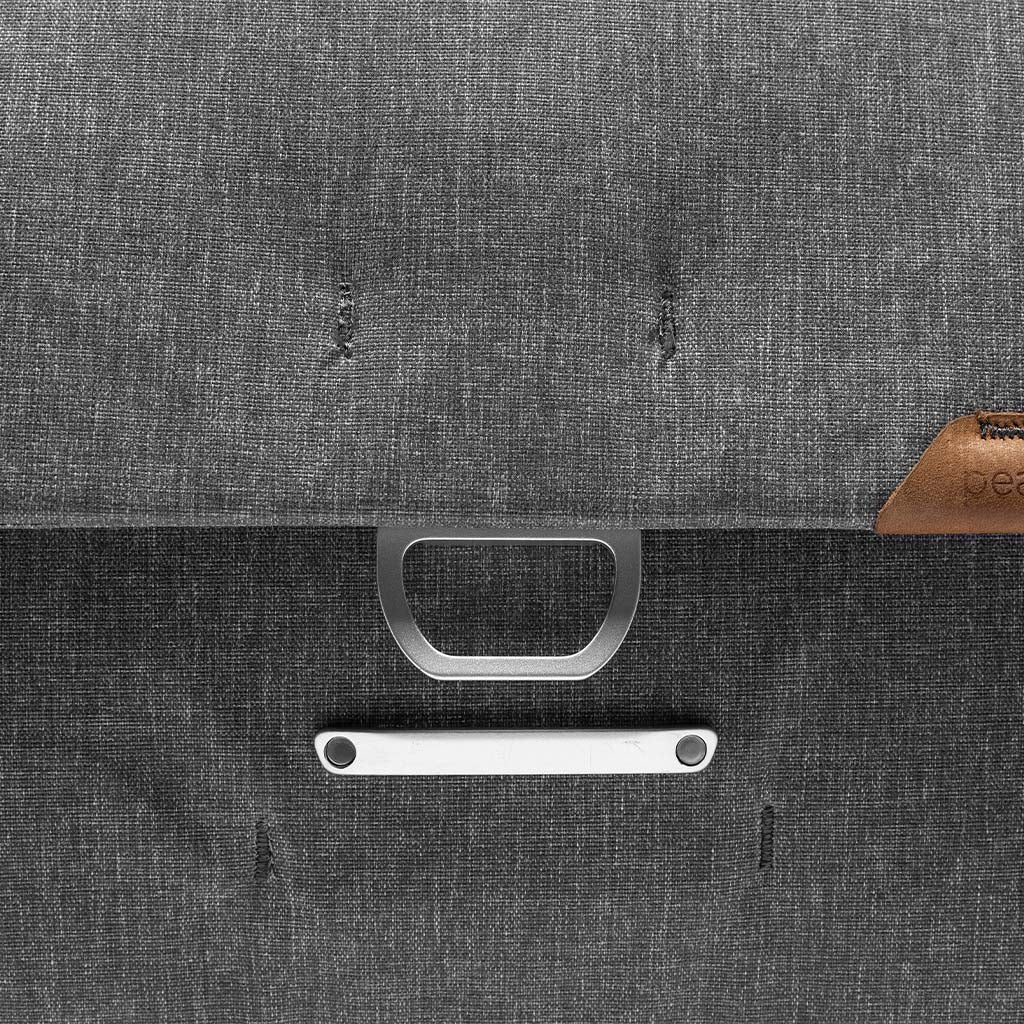 PEAK DESIGN Everyday Messenger ｜專利 MagLatch™ 磁扣系統，支持單手操作與快速存取