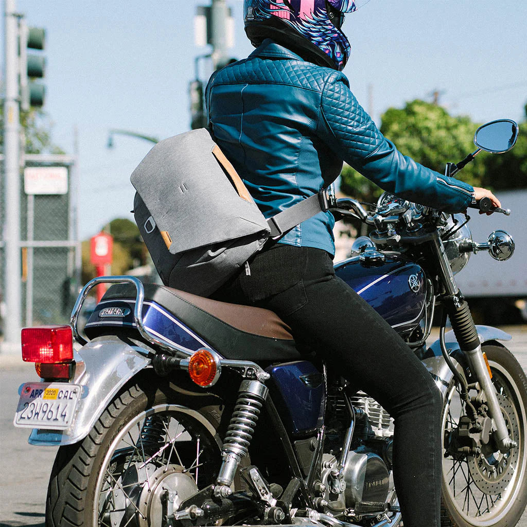 PEAK DESIGN Everyday Messenger ｜袋身採用 100% 再生 400D 防水尼龍帆布製成