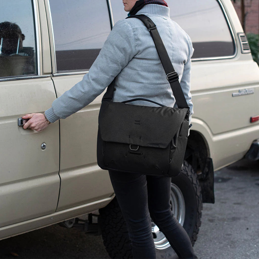 PEAK DESIGN Everyday Messenger ｜專為攝影與日常攜帶設計的多功能郵差袋