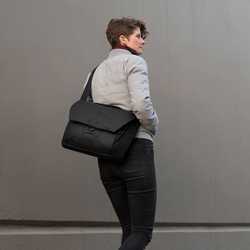 PEAK DESIGN Everyday Messenger ｜專為攝影與日常攜帶設計的多功能郵差袋