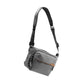 PEAK DESIGN Everyday Sling｜內部設 FlexFold 分隔板，外部配備 Cord Hook™ 外掛繩