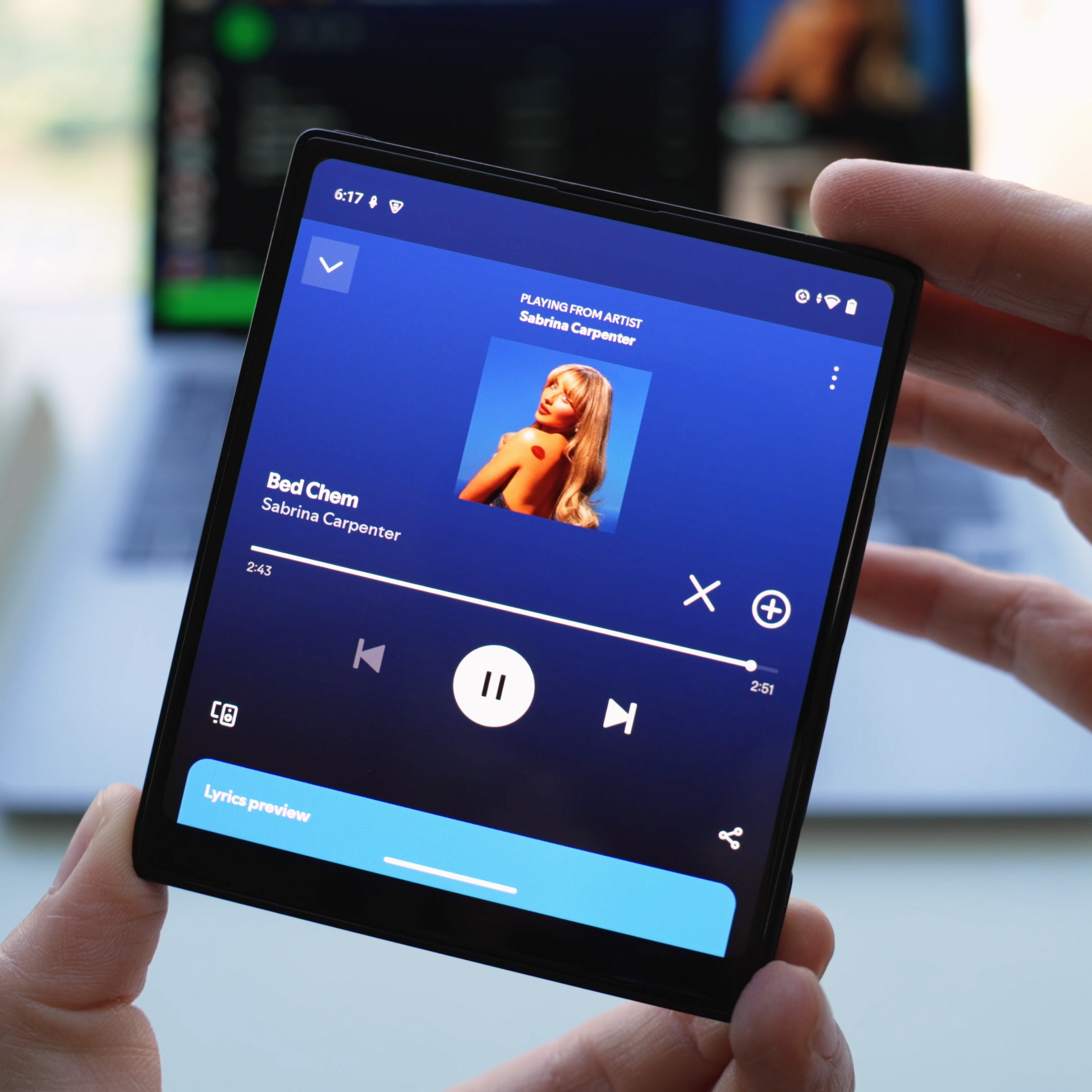 IKKO MindOne Pro AI 智能手機 - Snap-in Case 配件展示，支援 Hi-Fi DAC 高音質音效與 QWERTY 鍵盤功能