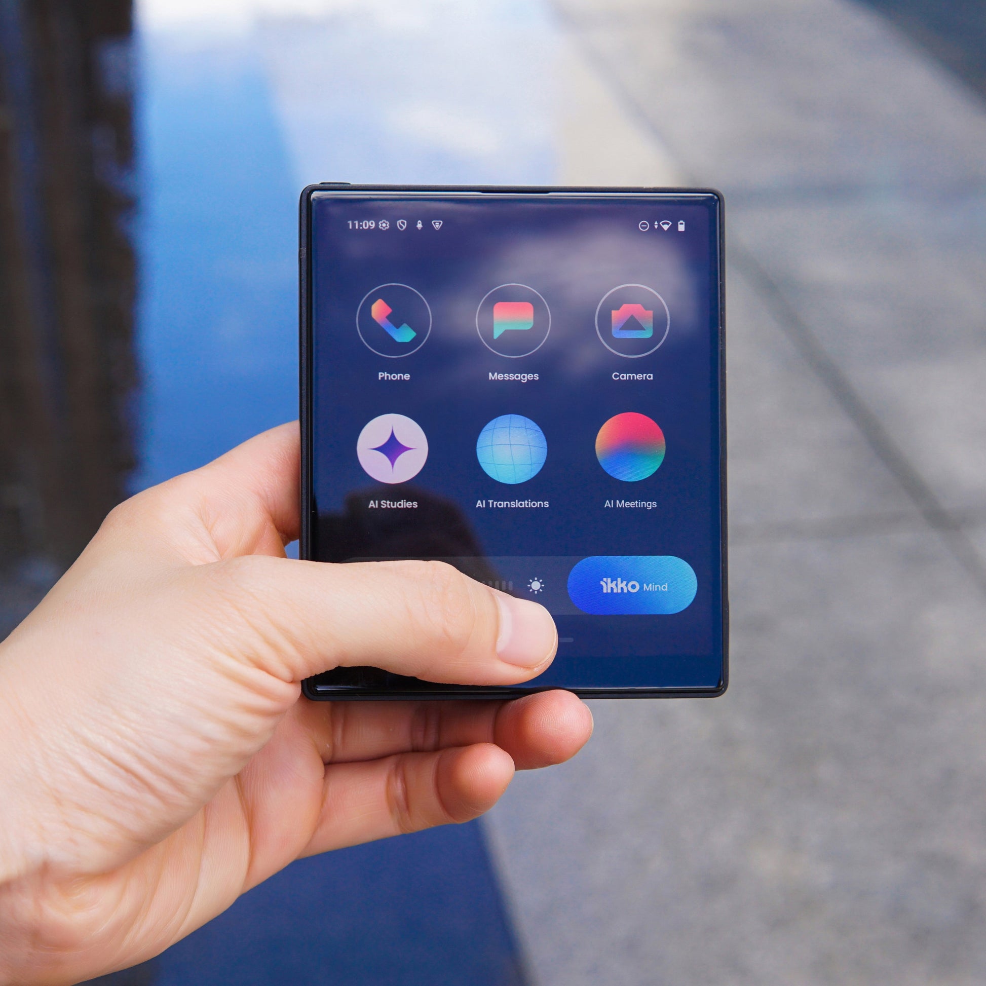 IKKO MindOne Pro AI 智能手機 - 內置全球網絡，支援 60+ 地區免費 AI 工具上網與 140+ 國家全速數據服務