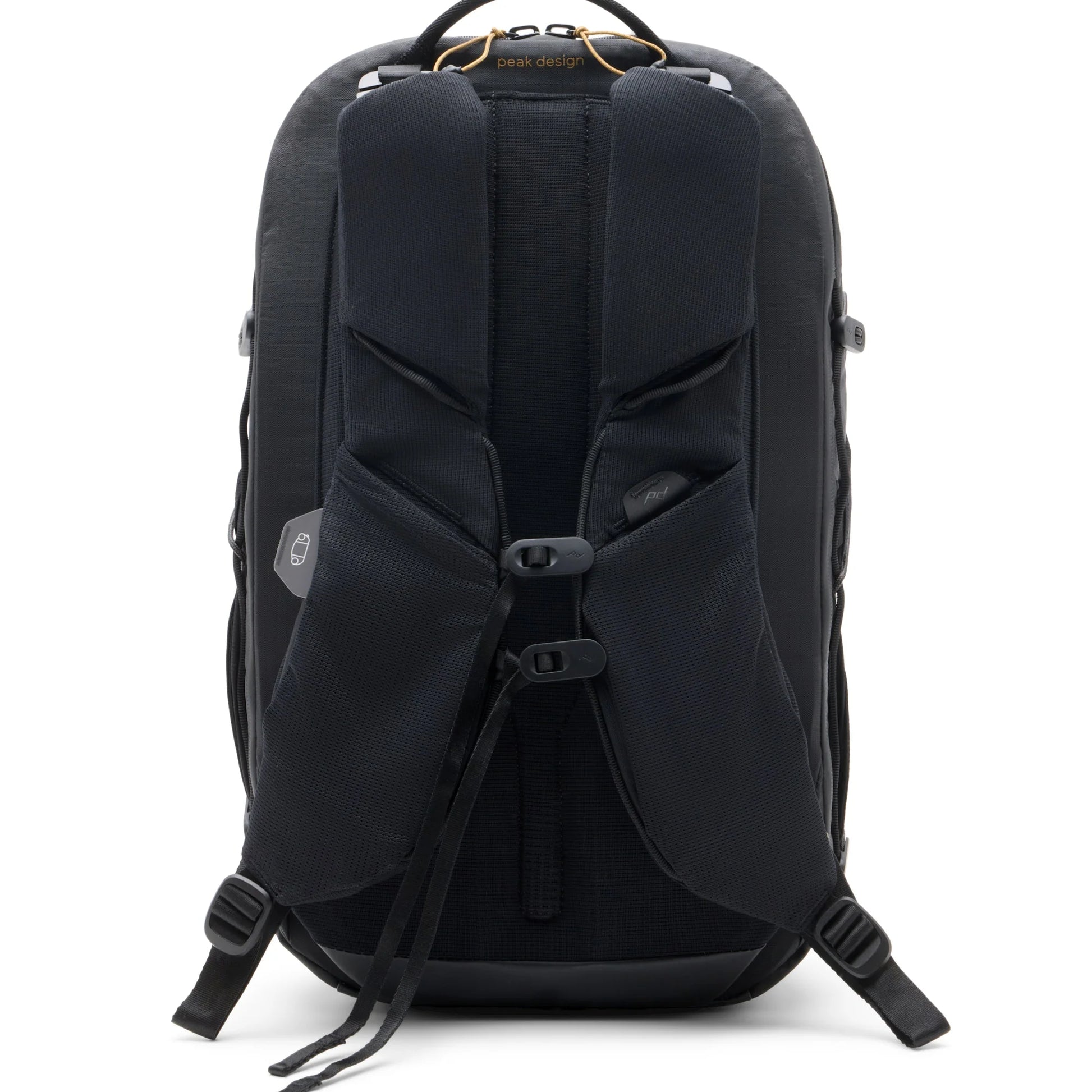 PEAK DESIGN Outdoor Backpack 18L｜內部結構精巧，能有效收納相機設備、水袋、筆電及其他日常用品