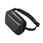 ALPAKA Go Sling 側肩包 600D｜採用 Axoflux® 600D 再生纖維與 1680D 防彈尼龍底部，提供優秀的防水與耐磨性能