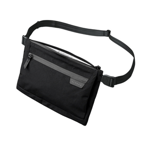 ALPAKA Zip Pouch Max V2 多功能側肩包｜採用 Axoflux 210D 防撕裂尼龍材質與 YKK Aquaguard 防水拉鍊