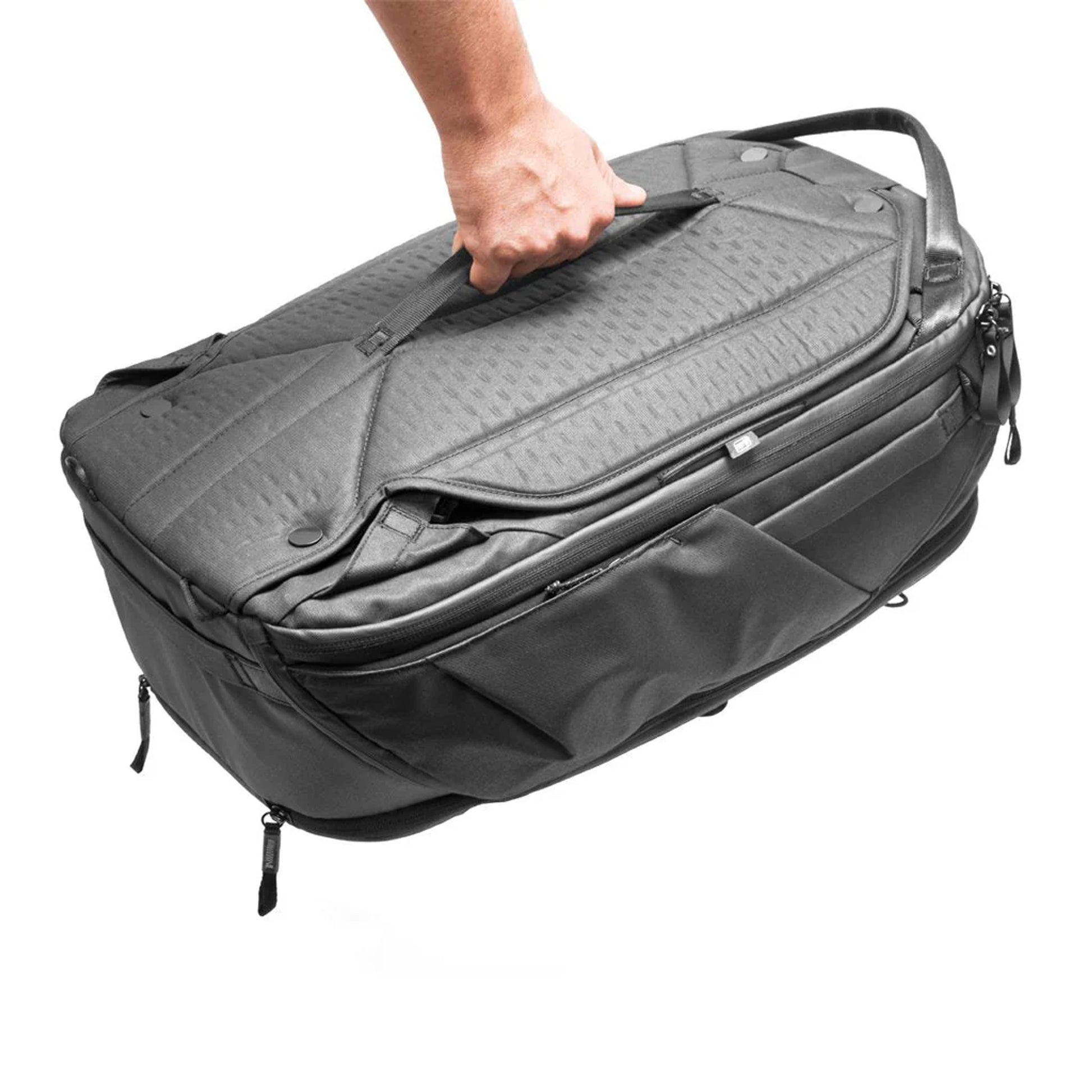 PEAK DESIGN Travel Backpack｜具備人體工學肩帶與透氣背墊，提供舒適與穩定性