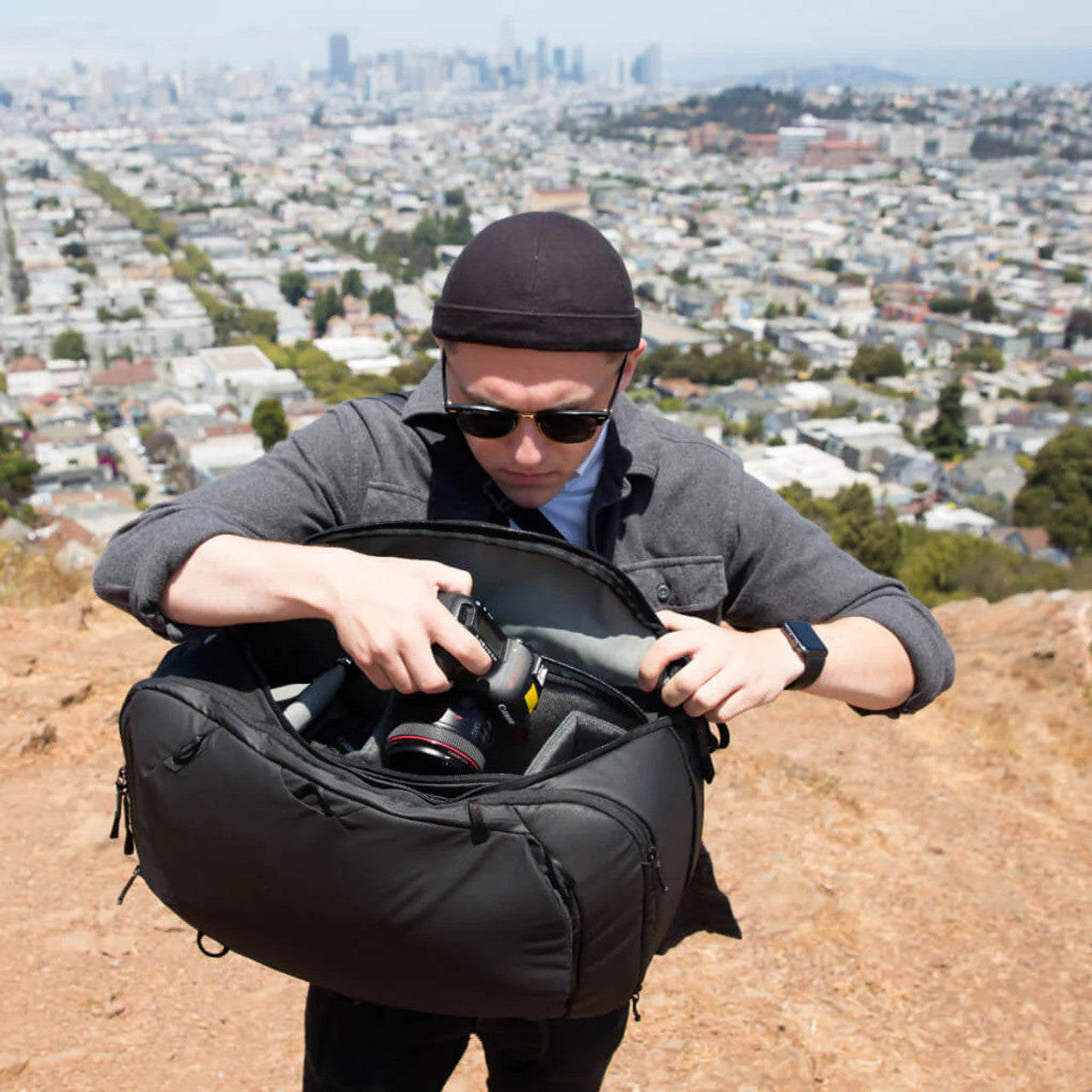 PEAK DESIGN Travel Backpack｜具備人體工學肩帶與透氣背墊，提供舒適與穩定性