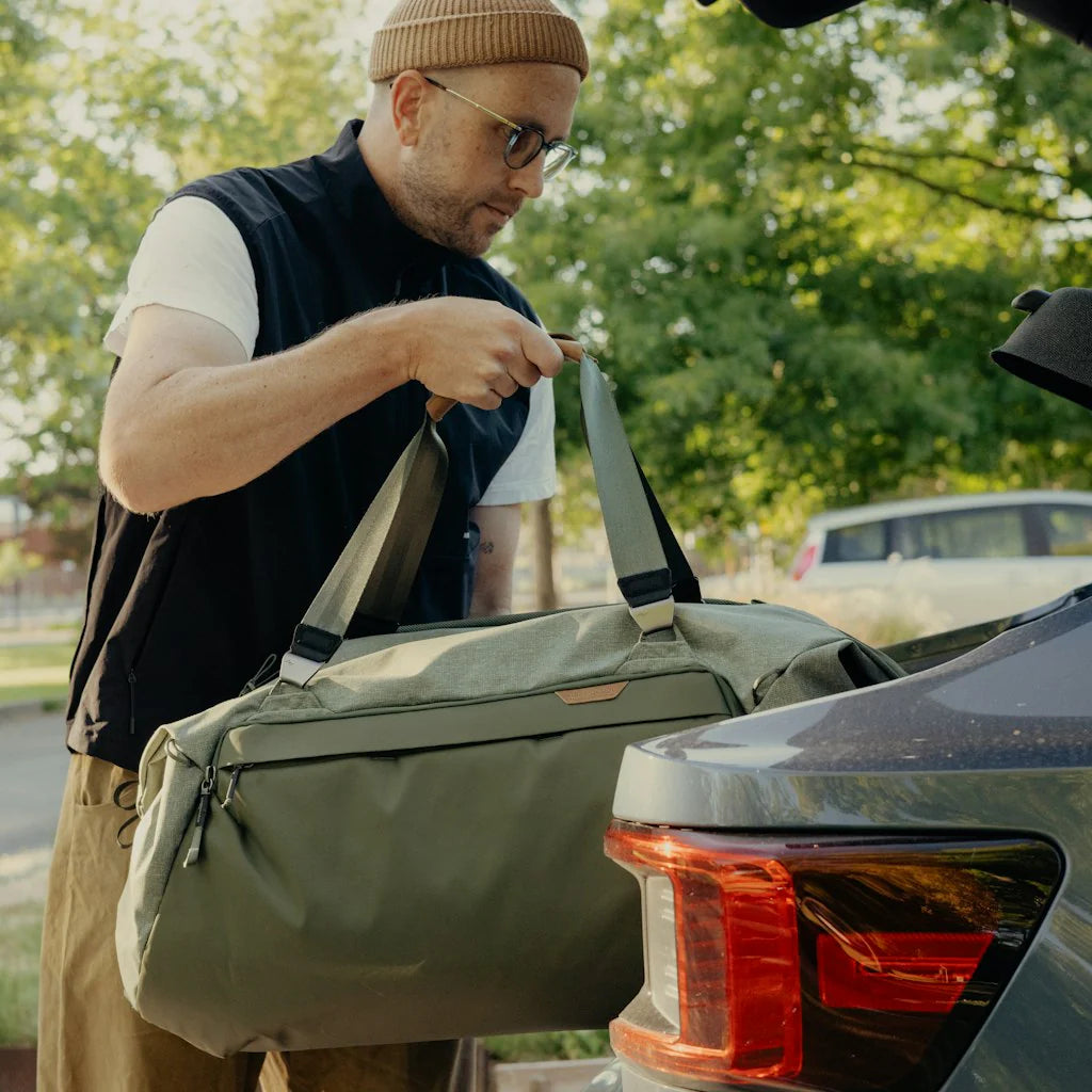 PEAK DESIGN Travel Duffel｜採用加長拉鍊開口設計