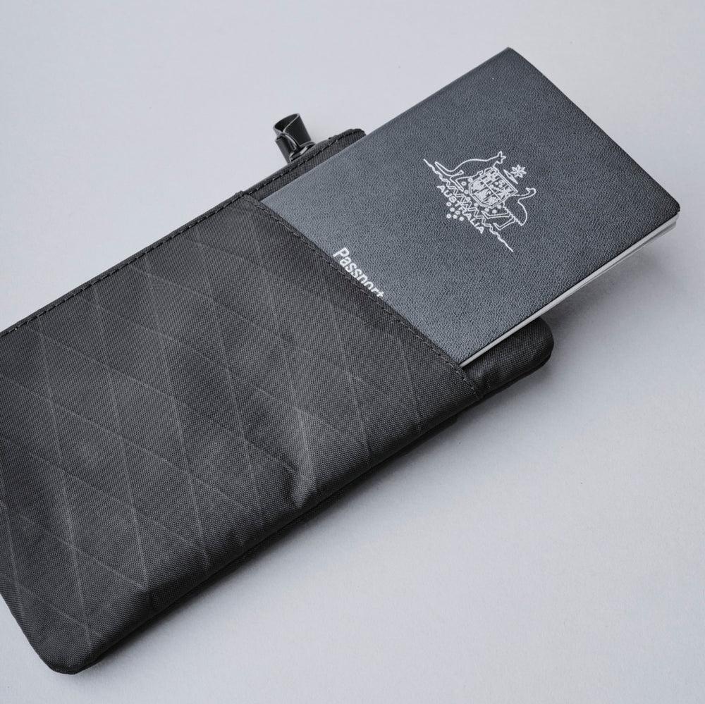 ALPAKA Zip Clutch｜ 可放護照，貼身輕便手拿包