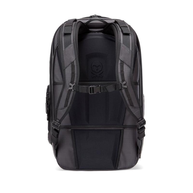 NOMATIC McKinnon Camera Pack 35L 相機背包｜外部採用 N900D 防撕裂面料 和 TPU 塗層，極佳的防水性能及耐用性